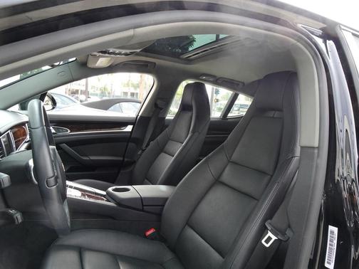 2014 Porsche Panamera 4