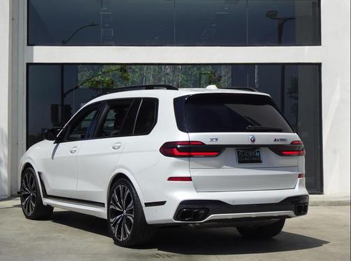 2023 BMW X7 M60i