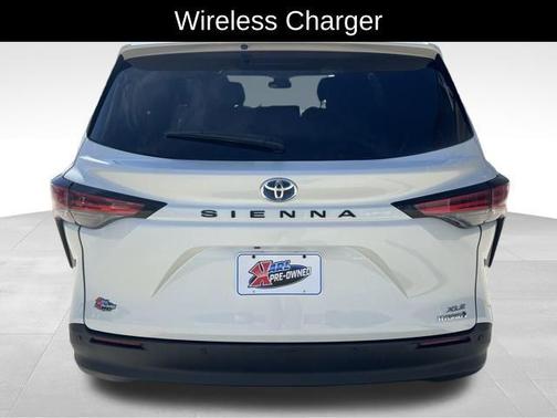 2021 Toyota Sienna XLE 8 Passenger