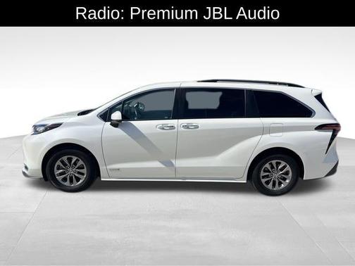 2021 Toyota Sienna XLE 8 Passenger