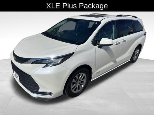 2021 Toyota Sienna XLE 8 Passenger