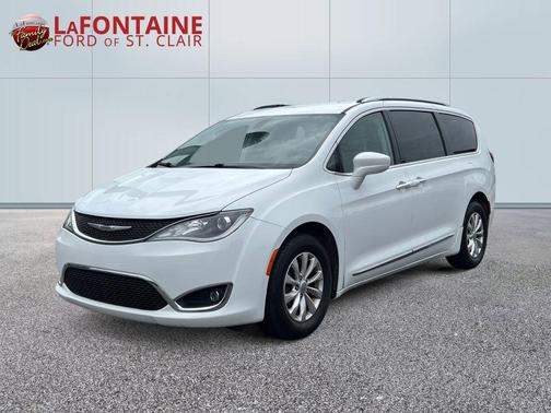 Bright White Clearcoat 2019 Chrysler Pacifica Touring-L