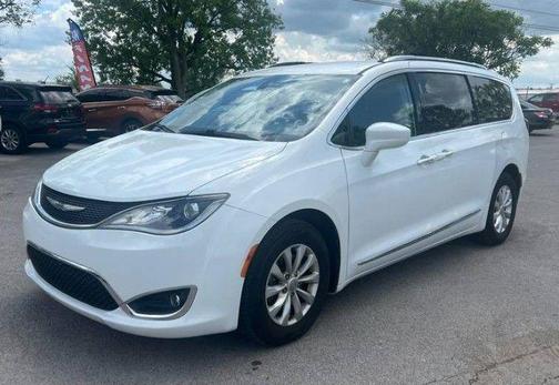 Bright White Clearcoat 2019 Chrysler Pacifica Touring-L