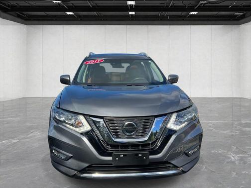 Gun Metallic 2019 Nissan Rogue SL