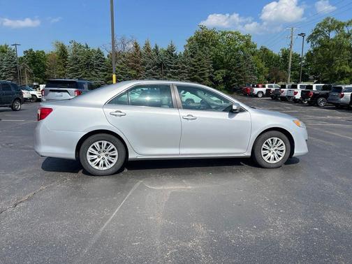 Classic Silver Metallic 2014 Toyota Camry LE