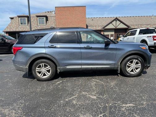 Infinite Blue Metallic Tinted Clearcoat 2021 Ford Explorer XLT