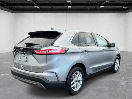 Silver Metallic 2021 Ford Edge SEL