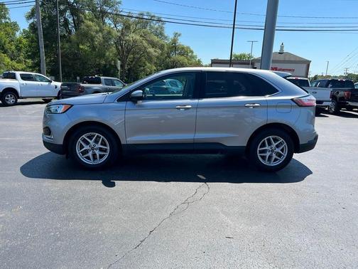 Silver Metallic 2021 Ford Edge SEL