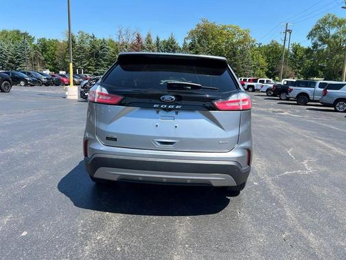 Silver Metallic 2021 Ford Edge SEL