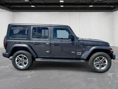 Crystal Metallic 2018 Jeep Wrangler Unlimited Sahara