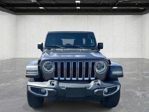 Crystal Metallic 2018 Jeep Wrangler Unlimited Sahara