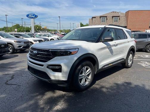 White Metallic 2021 Ford Explorer XLT