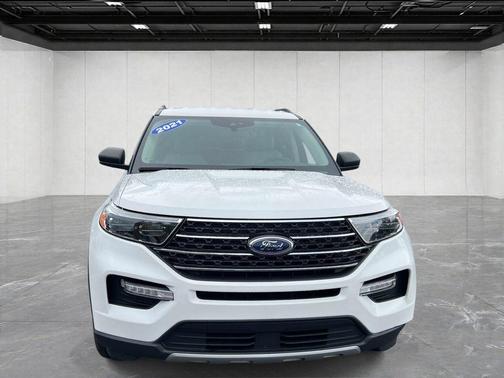 White Metallic 2021 Ford Explorer XLT