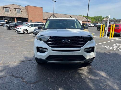 White Metallic 2021 Ford Explorer XLT