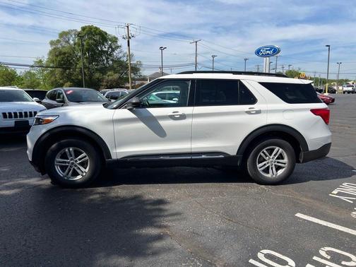 White Metallic 2021 Ford Explorer XLT