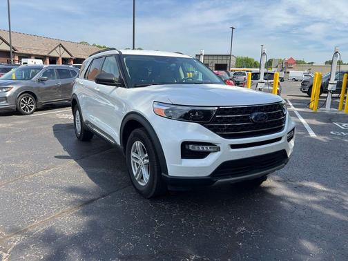White Metallic 2021 Ford Explorer XLT