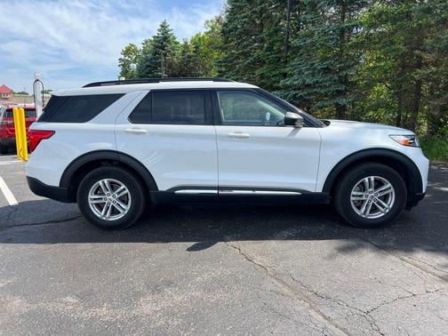 White Metallic 2021 Ford Explorer XLT