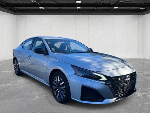 Brilliant Silver Metallic 2024 Nissan Altima 2.5 SV