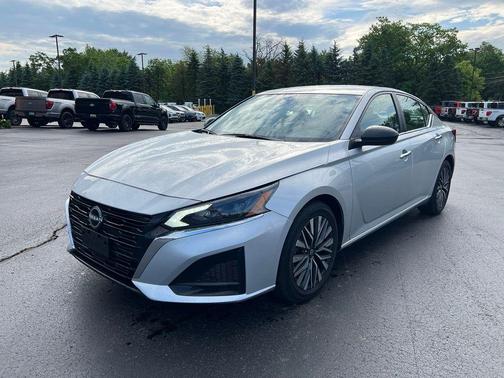 Brilliant Silver Metallic 2024 Nissan Altima 2.5 SV