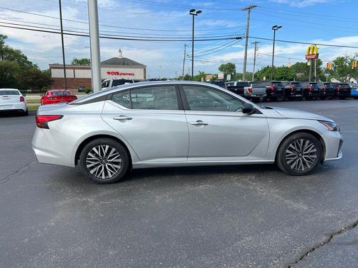 Brilliant Silver Metallic 2024 Nissan Altima 2.5 SV