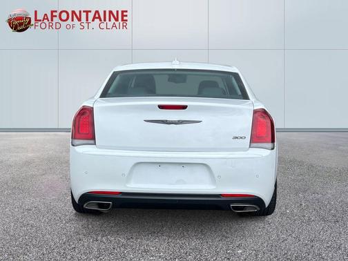 Bright White Clearcoat 2022 Chrysler 300 Touring L