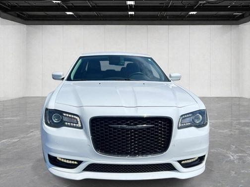 Bright White Clearcoat 2022 Chrysler 300 Touring L