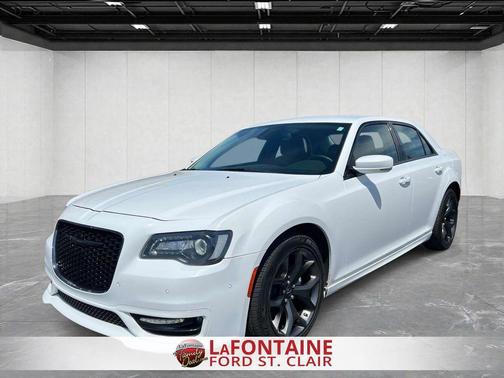 Bright White Clearcoat 2022 Chrysler 300 Touring L