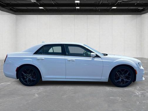 Bright White Clearcoat 2022 Chrysler 300 Touring L