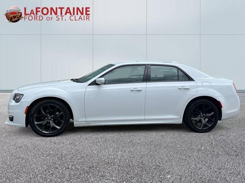 Bright White Clearcoat 2022 Chrysler 300 Touring L