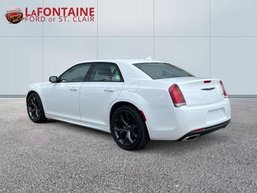 Bright White Clearcoat 2022 Chrysler 300 Touring L