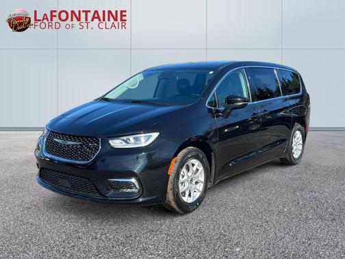 2023 Chrysler Pacifica Touring-L