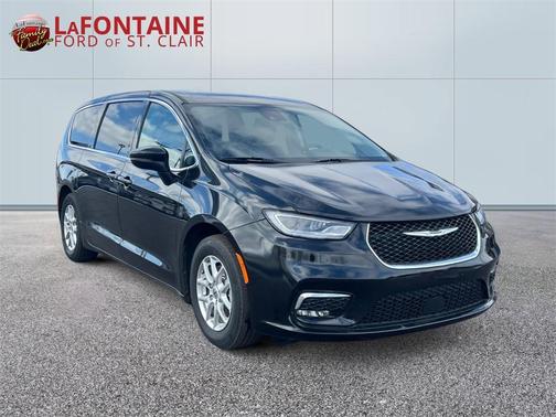 2023 Chrysler Pacifica Touring-L