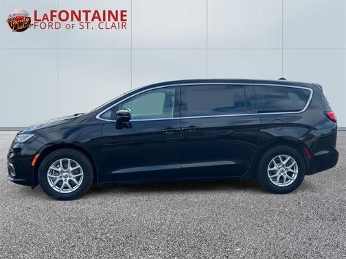 2023 Chrysler Pacifica Touring-L