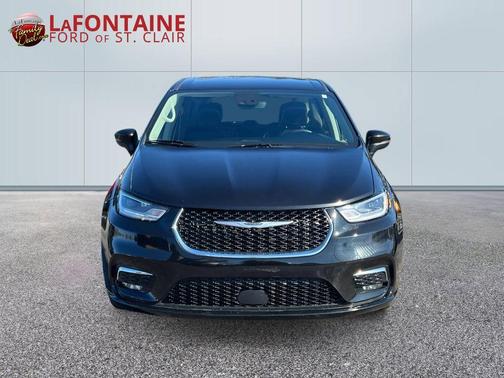 2023 Chrysler Pacifica Touring-L