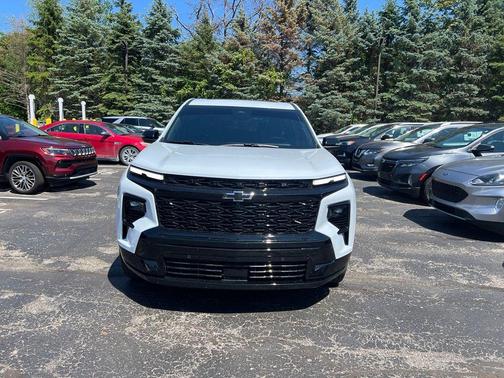 Polar White 2026 Chevrolet Traverse RS