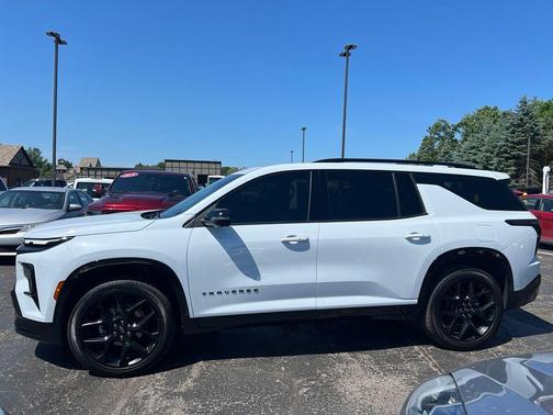 Polar White 2026 Chevrolet Traverse RS