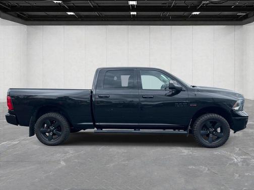 Brilliant Black 2018 RAM 1500 Big Horn
