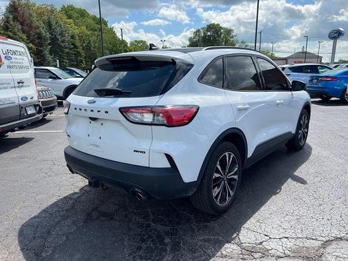 Oxford White 2022 Ford Escape SEL