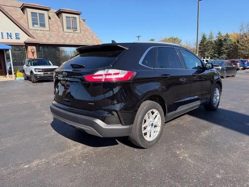 Black 2020 Ford Edge SEL