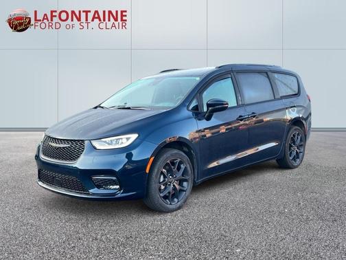 2023 Chrysler Pacifica Touring-L