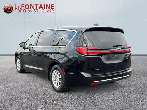 2023 Chrysler Pacifica Touring-L
