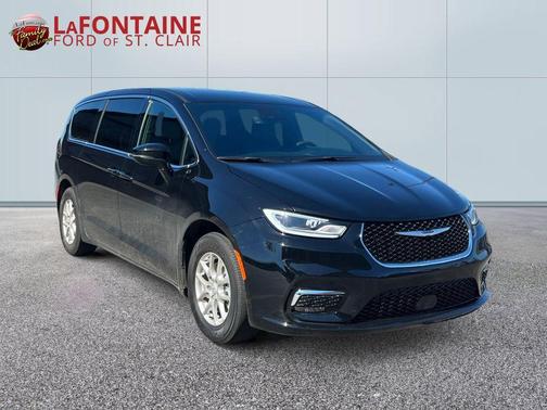 Diamond Black 2025 Chrysler Pacifica Select