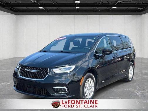 Diamond Black 2025 Chrysler Pacifica Select