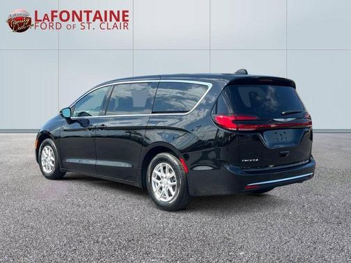 Diamond Black 2025 Chrysler Pacifica Select