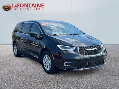 Diamond Black 2025 Chrysler Pacifica Select
