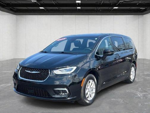 Diamond Black 2025 Chrysler Pacifica Select