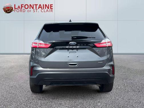 Gray Metallic 2022 Ford Edge SE