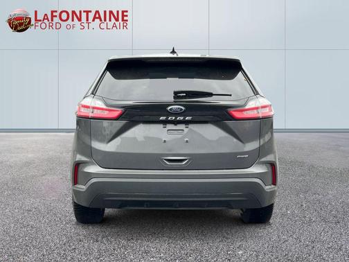Gray Metallic 2022 Ford Edge SE