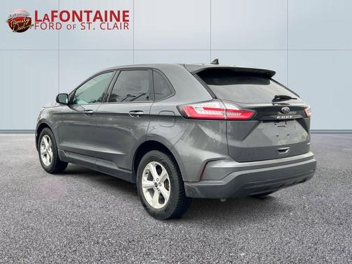 Gray Metallic 2022 Ford Edge SE