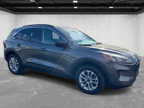 Gray Metallic 2022 Ford Escape SE